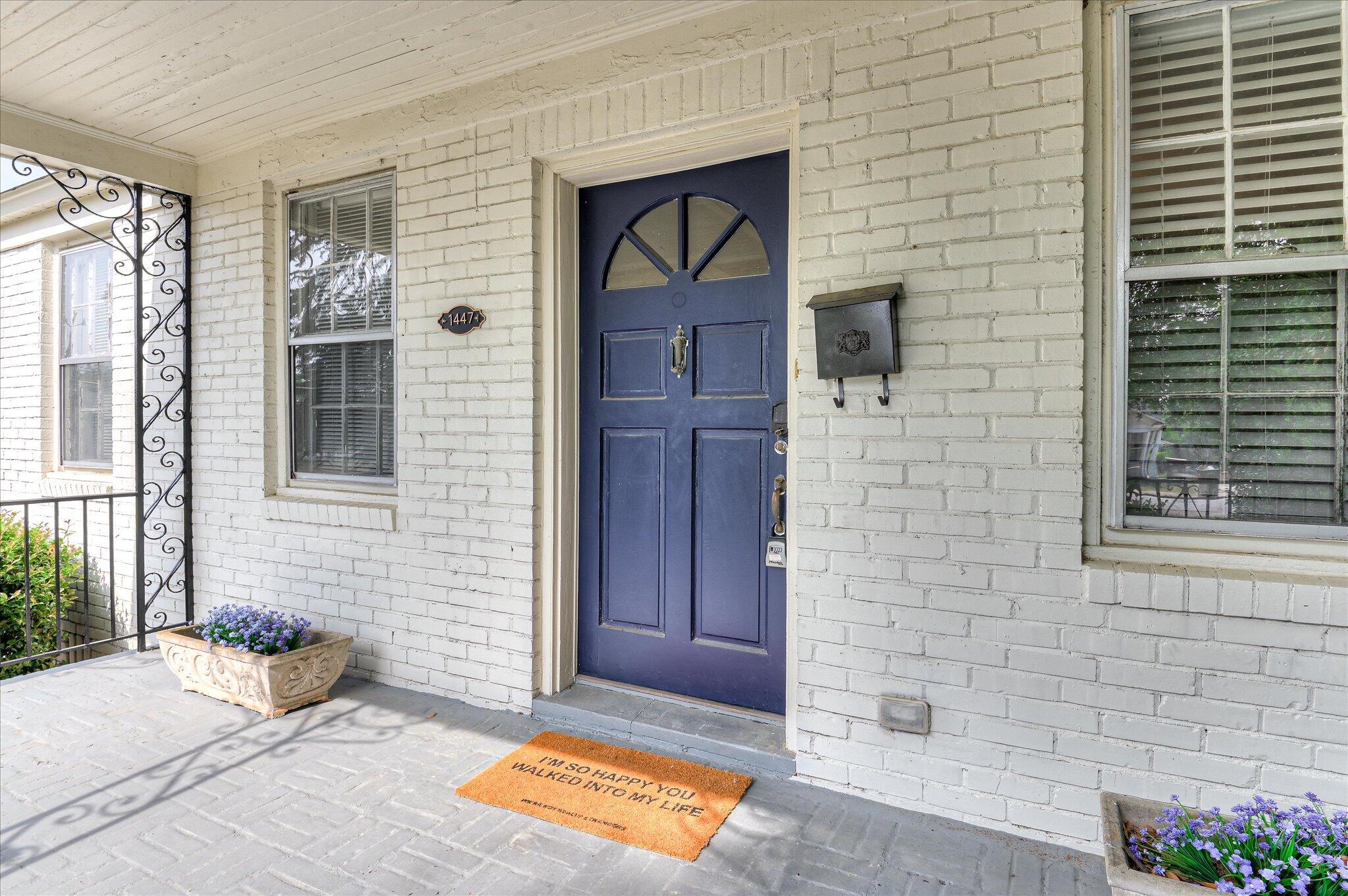 1447 Heard Avenue