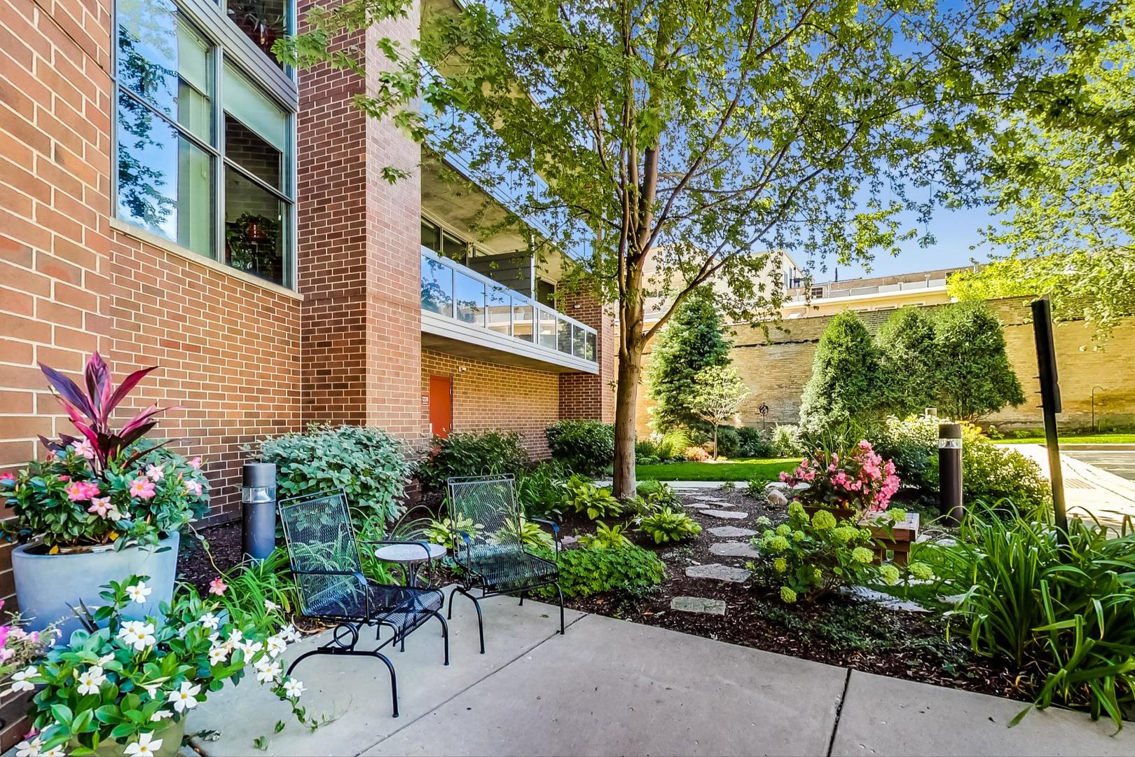 1228 Emerson Street Unit: 209