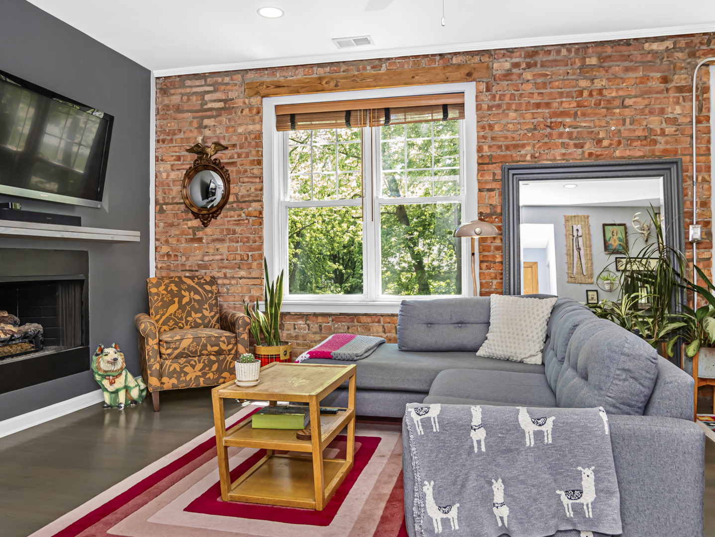 7300 N Wolcott Avenue Unit: 201