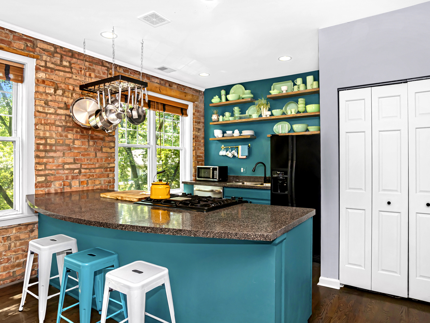 7300 N Wolcott Avenue Unit: 201