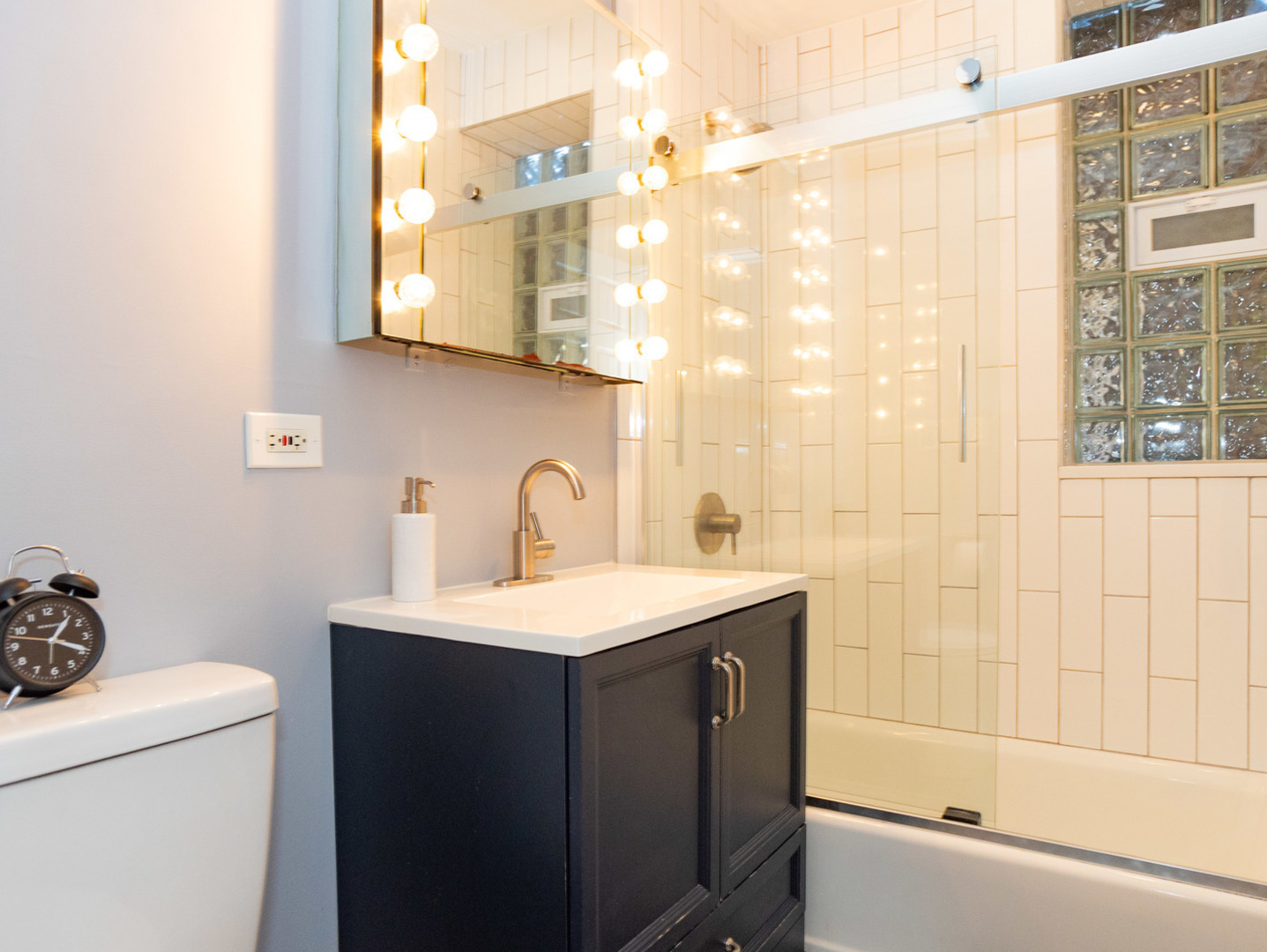 7300 N Wolcott Avenue Unit: 201