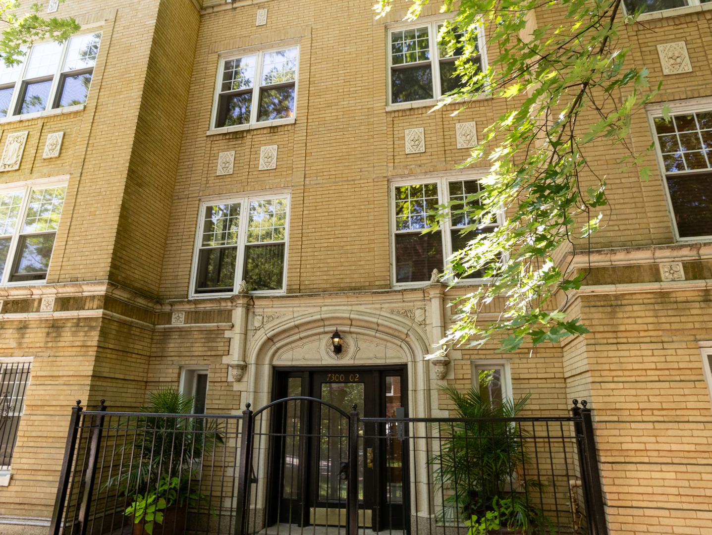 7300 N Wolcott Avenue Unit: 201
