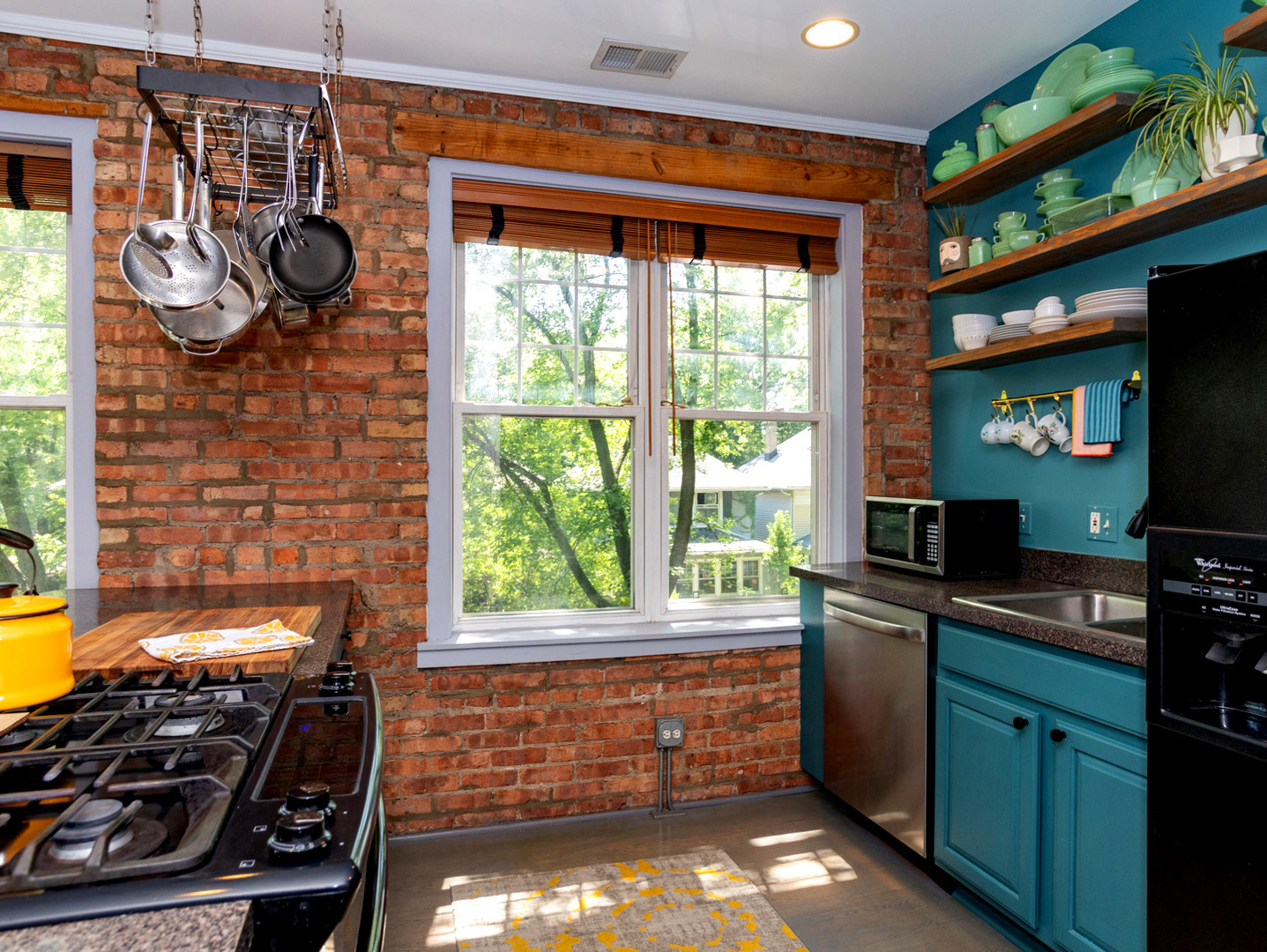 7300 N Wolcott Avenue Unit: 201