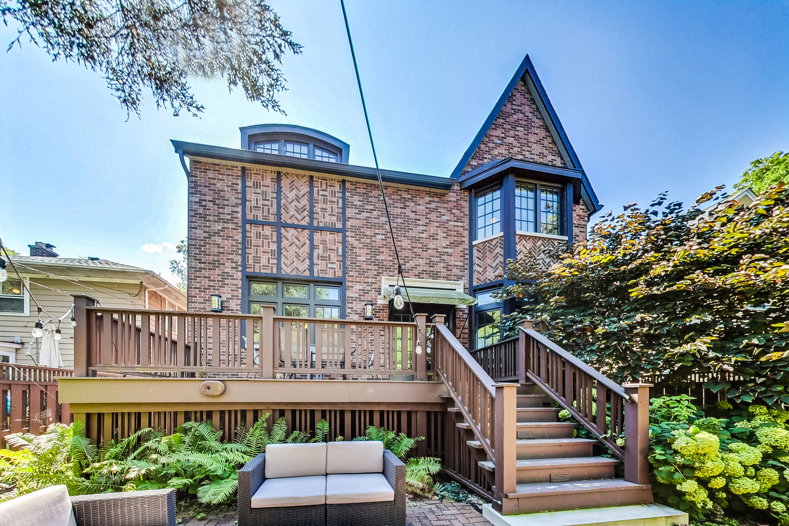 2121 Noyes Street
