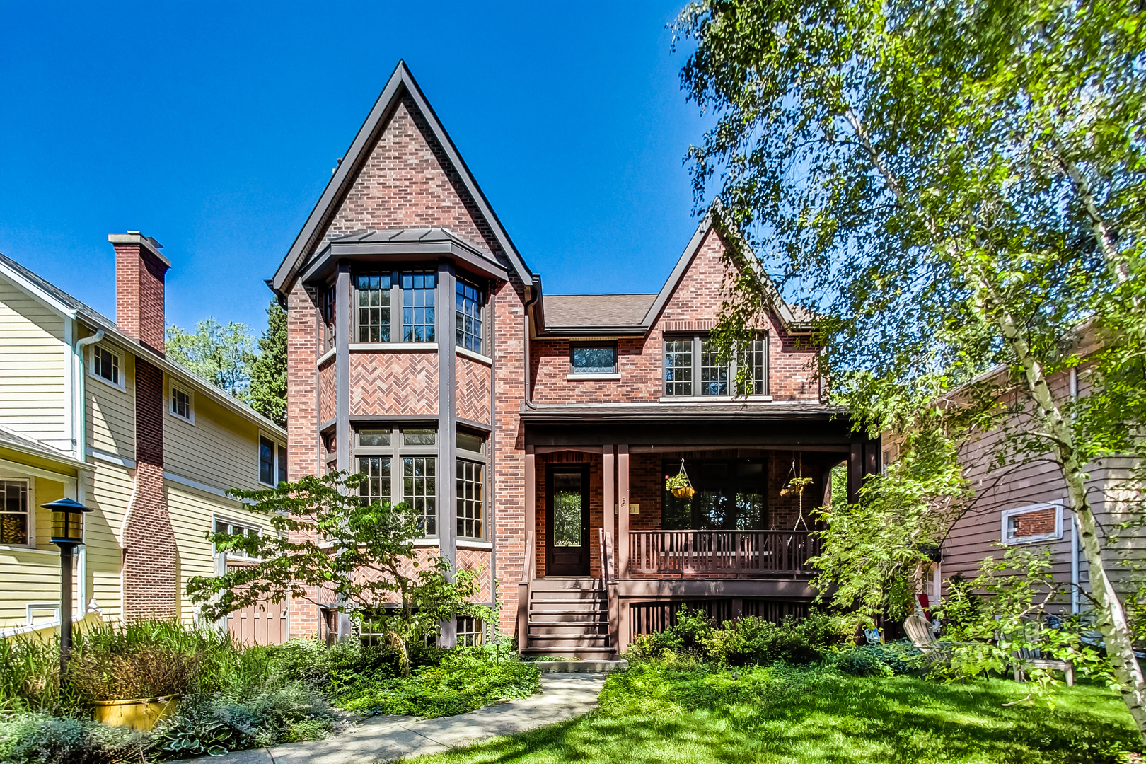 2121 Noyes Street