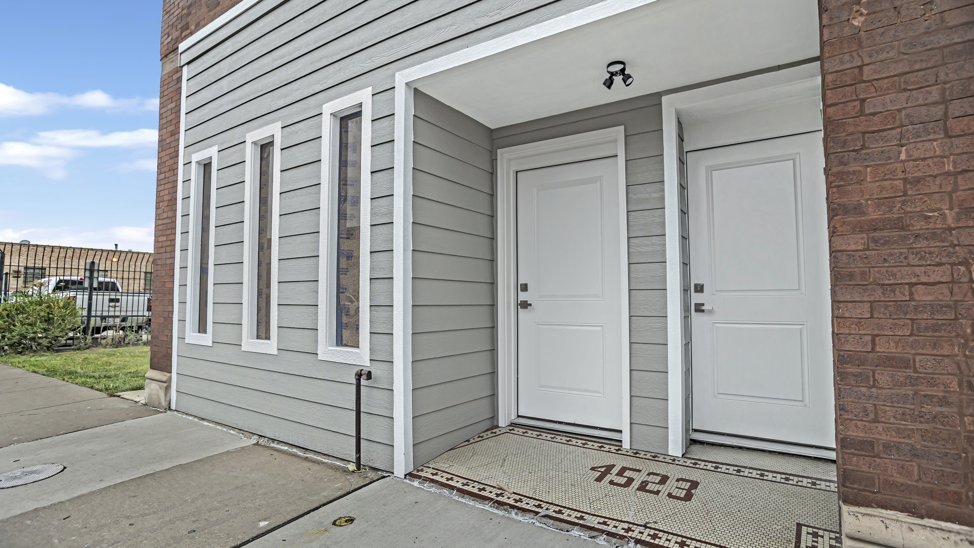 4523 N Elston Avenue Unit: 1F