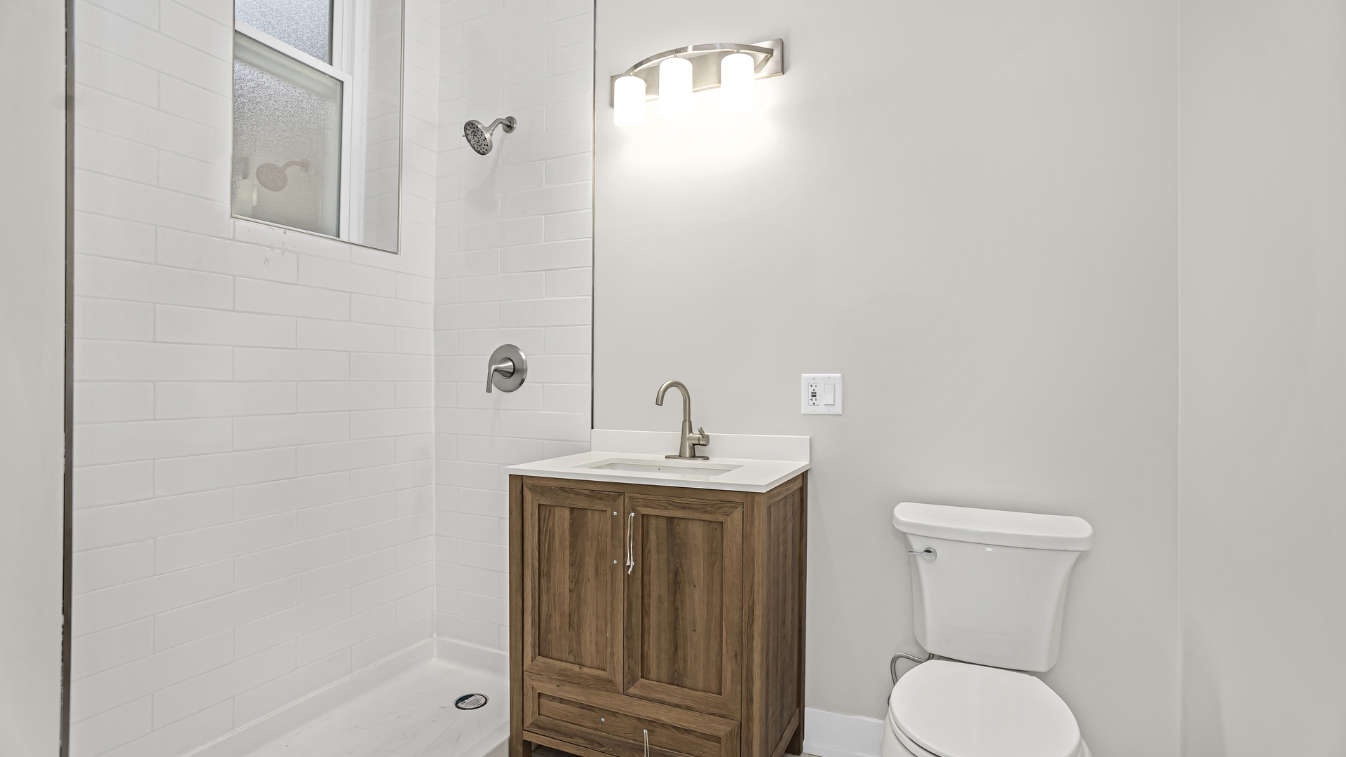 4523 N Elston Avenue Unit: 1F