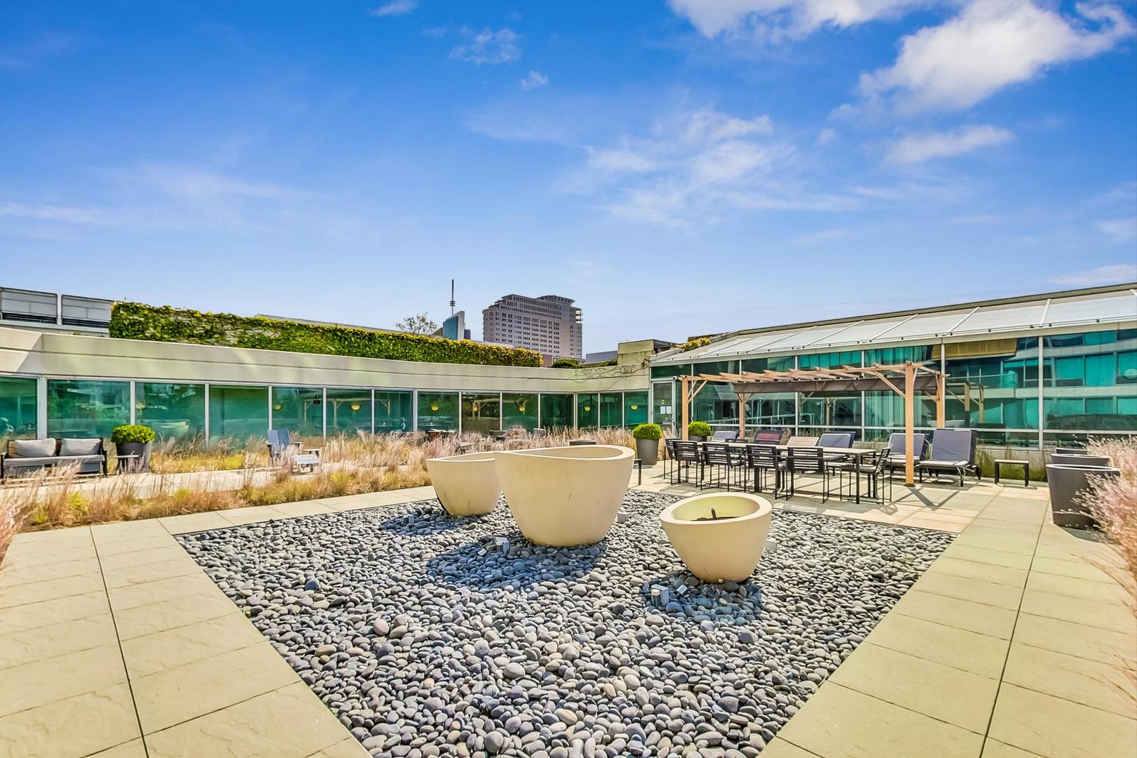 1720 MAPLE Avenue Unit: 1950