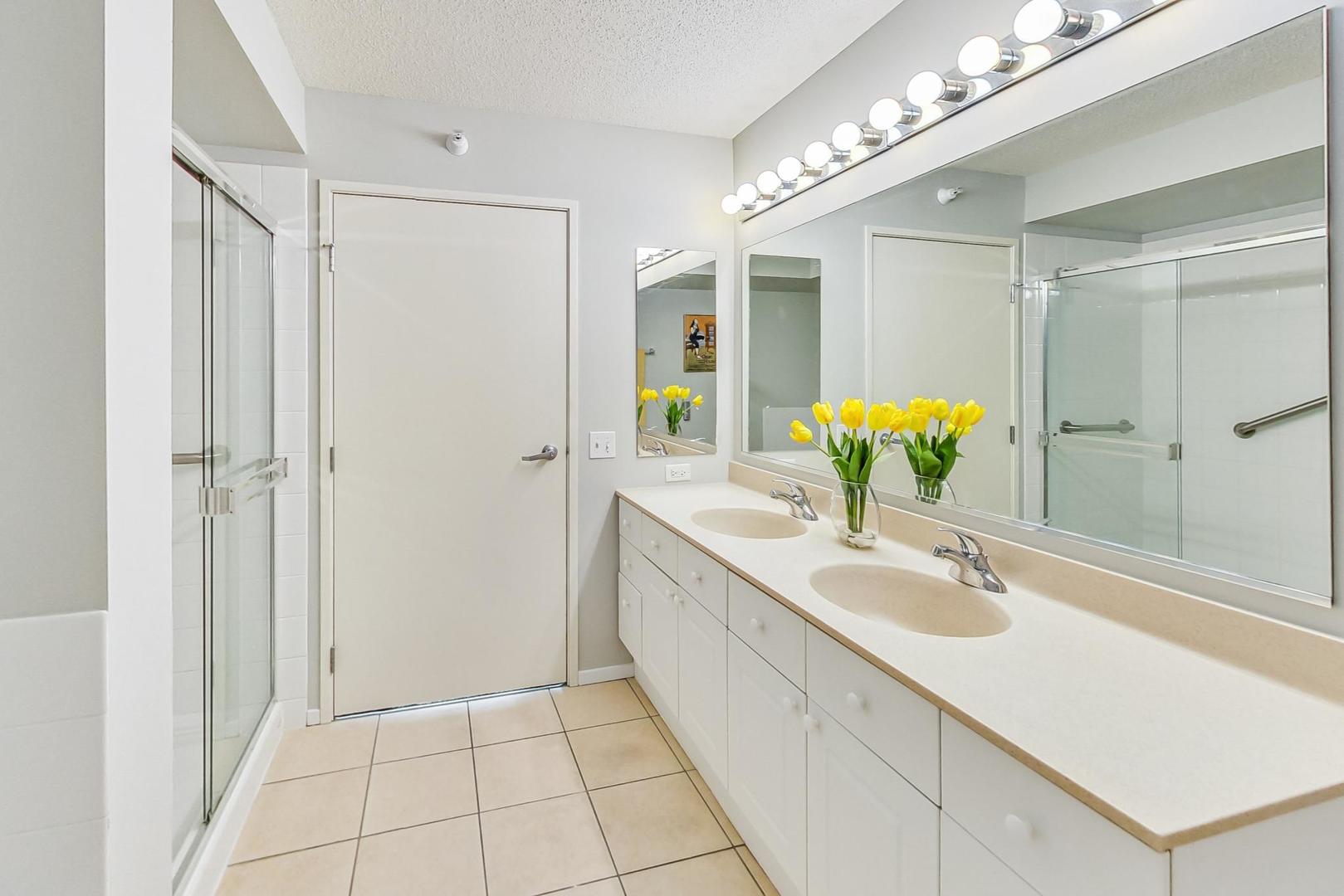 1720 MAPLE Avenue Unit: 1950