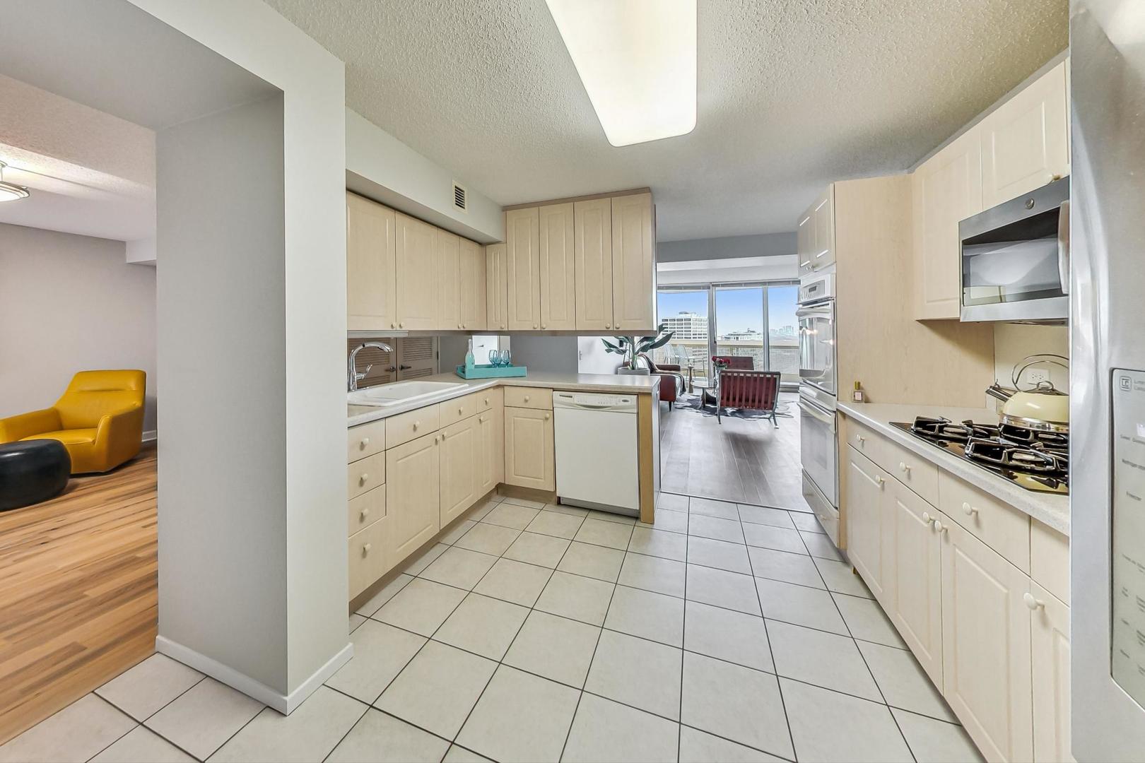 1720 MAPLE Avenue Unit: 1950