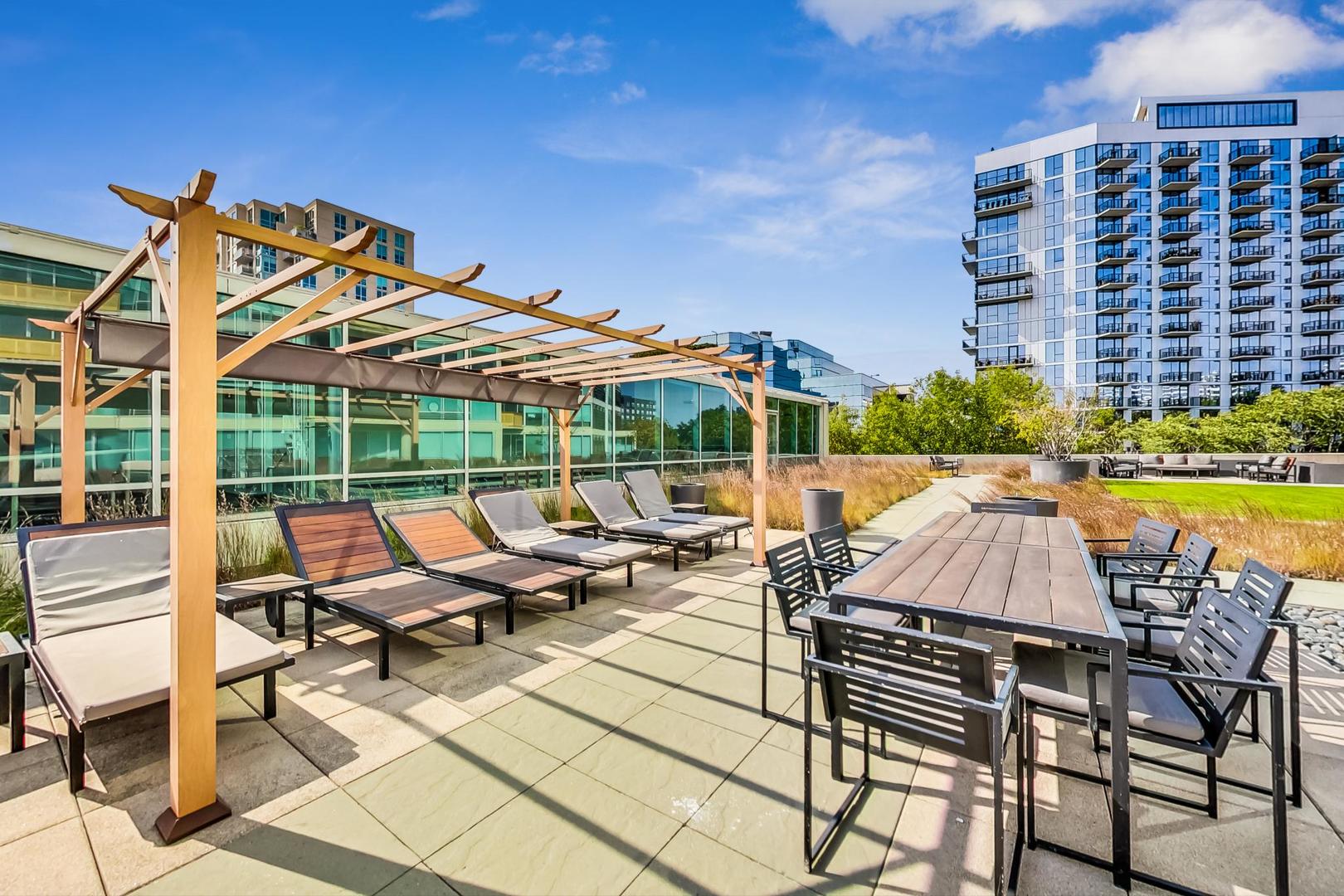 1720 MAPLE Avenue Unit: 1950