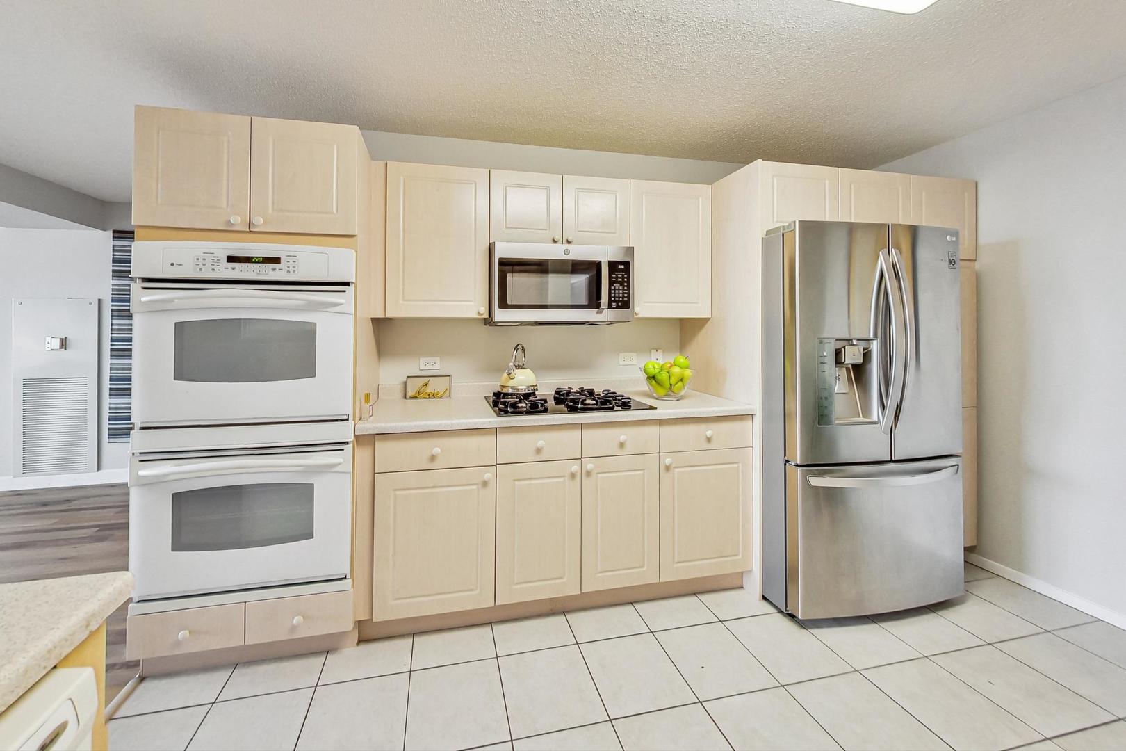 1720 MAPLE Avenue Unit: 1950