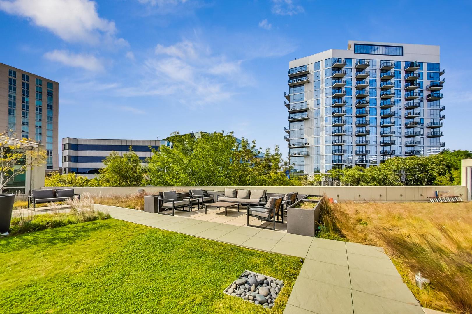 1720 MAPLE Avenue Unit: 1950