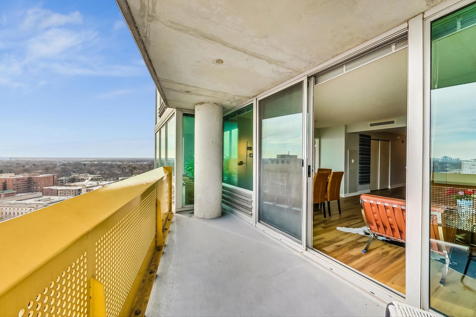 1720 MAPLE Avenue Unit: 1950