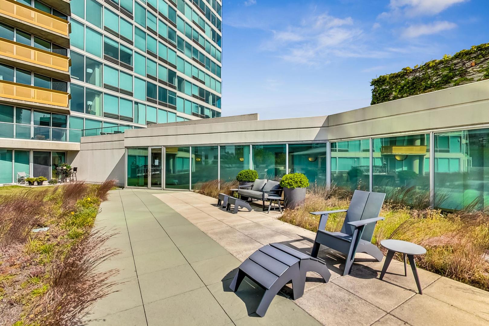 1720 MAPLE Avenue Unit: 1950