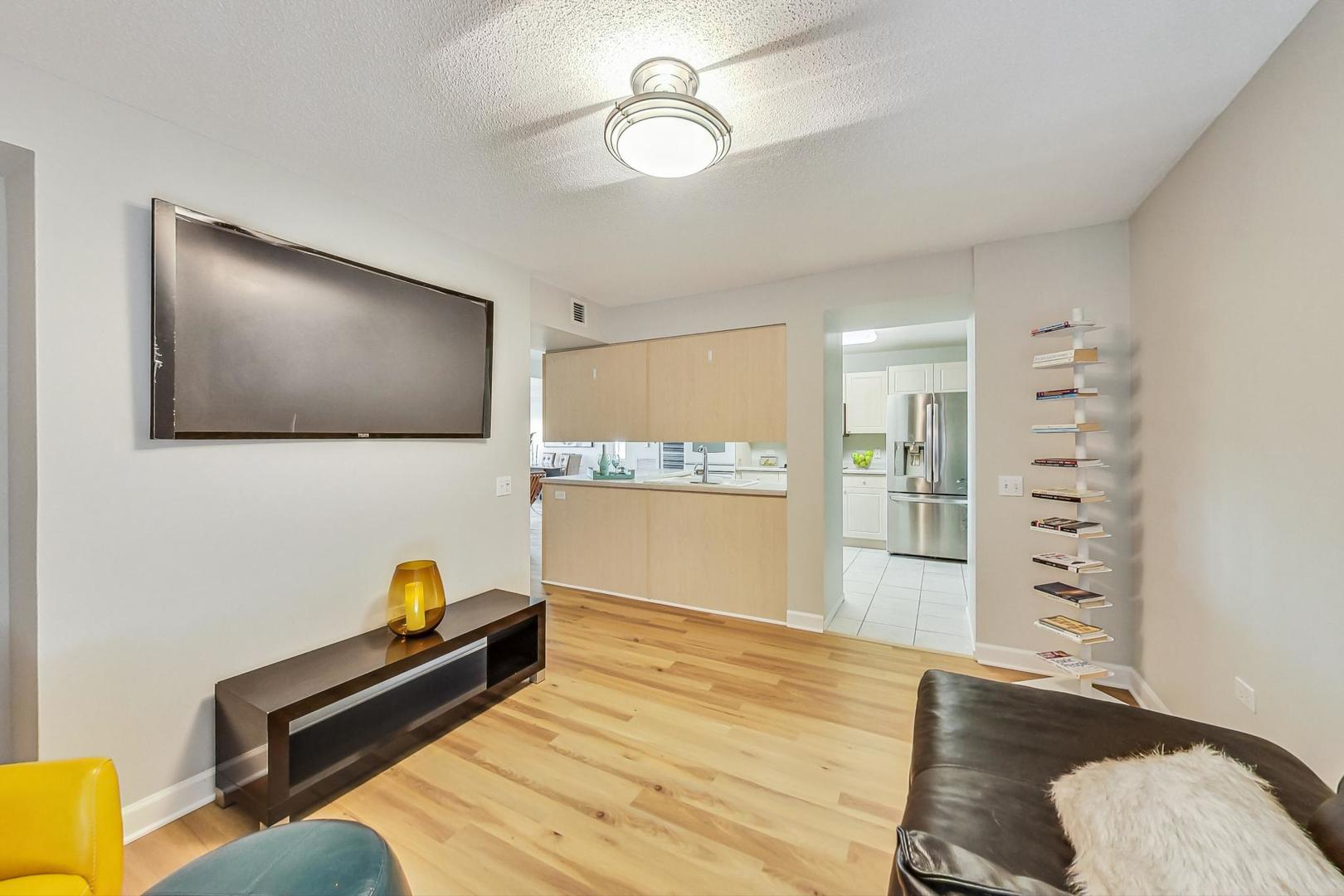 1720 MAPLE Avenue Unit: 1950