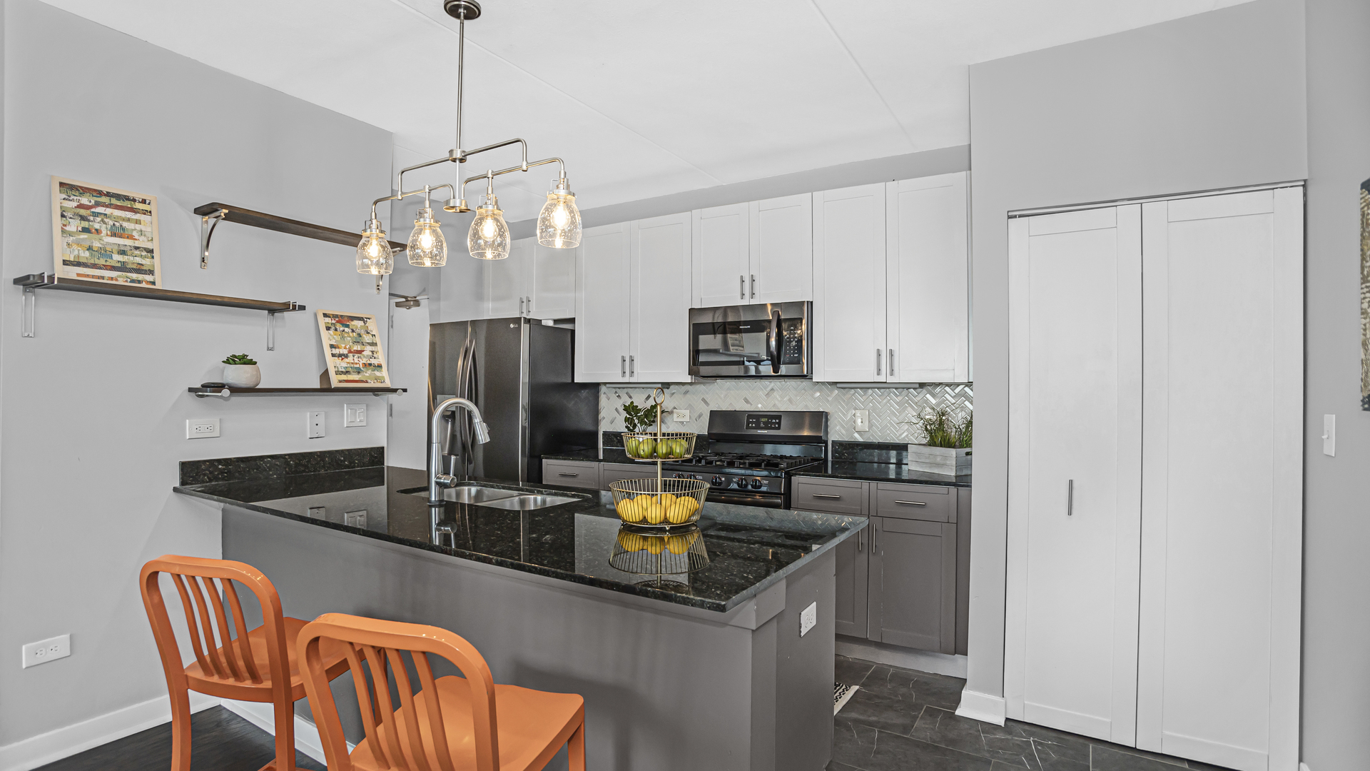 900 Chicago Avenue Unit: 604