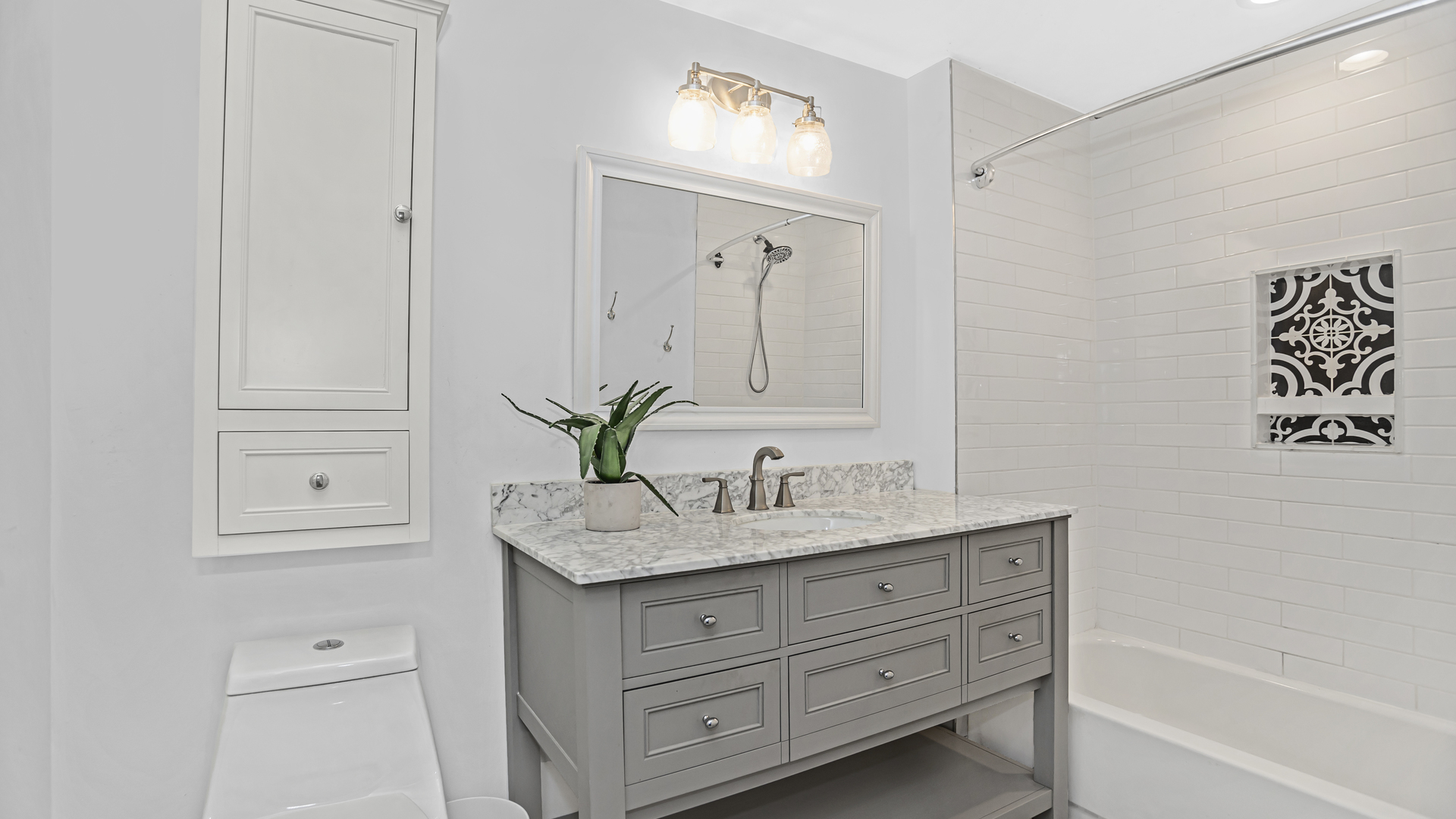 900 Chicago Avenue Unit: 604