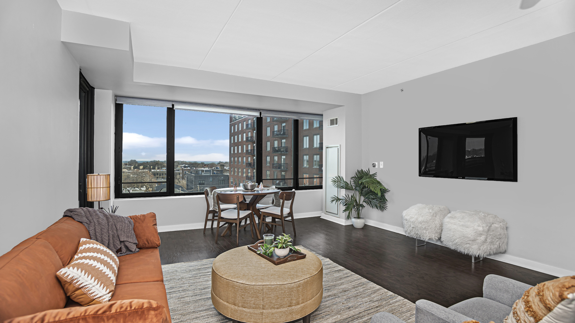 900 Chicago Avenue Unit: 604