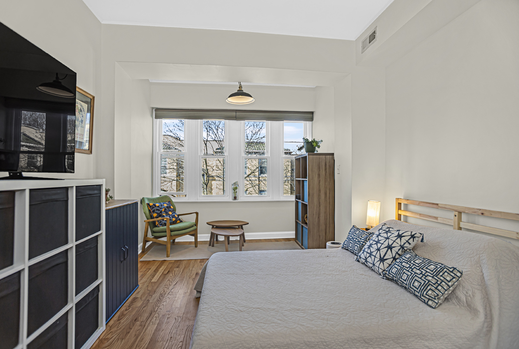 553 Elmwood Avenue Unit: 3