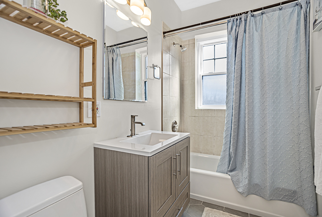 553 Elmwood Avenue Unit: 3