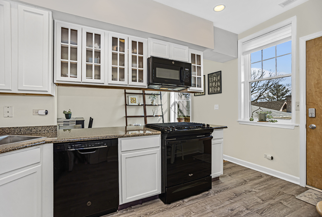 553 Elmwood Avenue Unit: 3