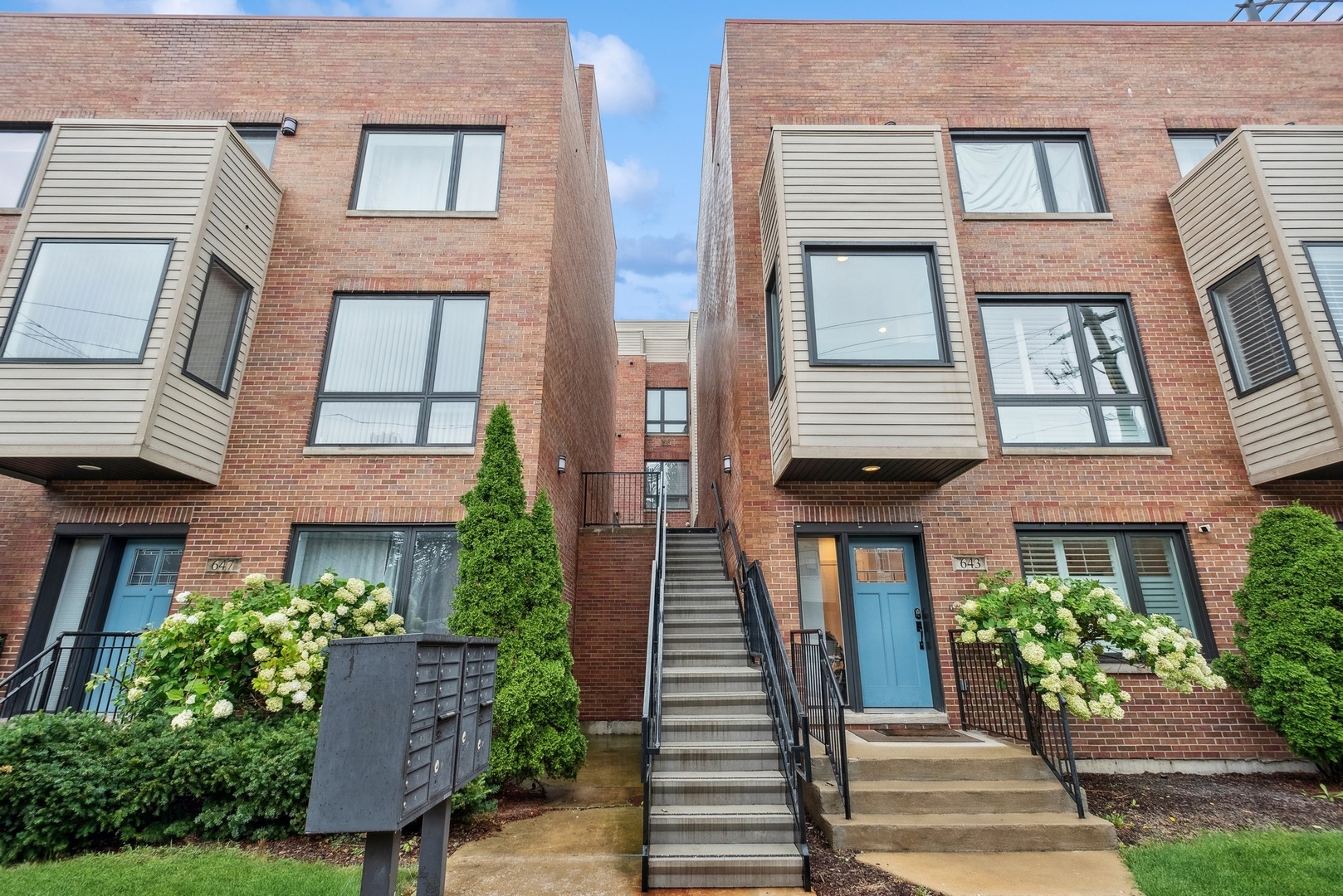 645 Custer Avenue Unit: 403