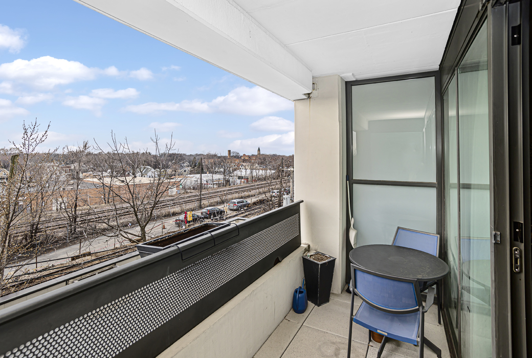 900 CHICAGO Avenue Unit: 415