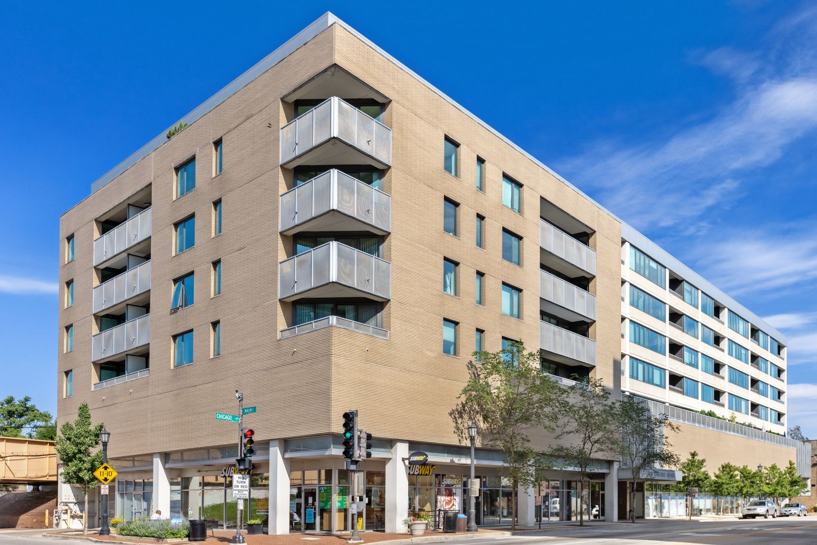 900 CHICAGO Avenue Unit: 415