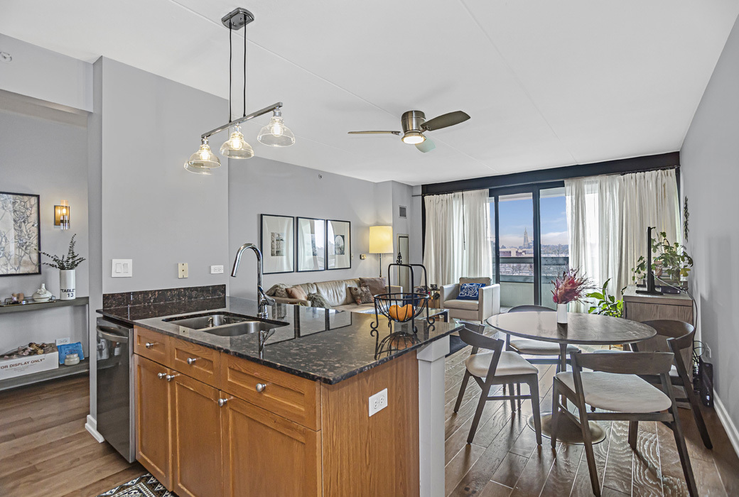 900 CHICAGO Avenue Unit: 415