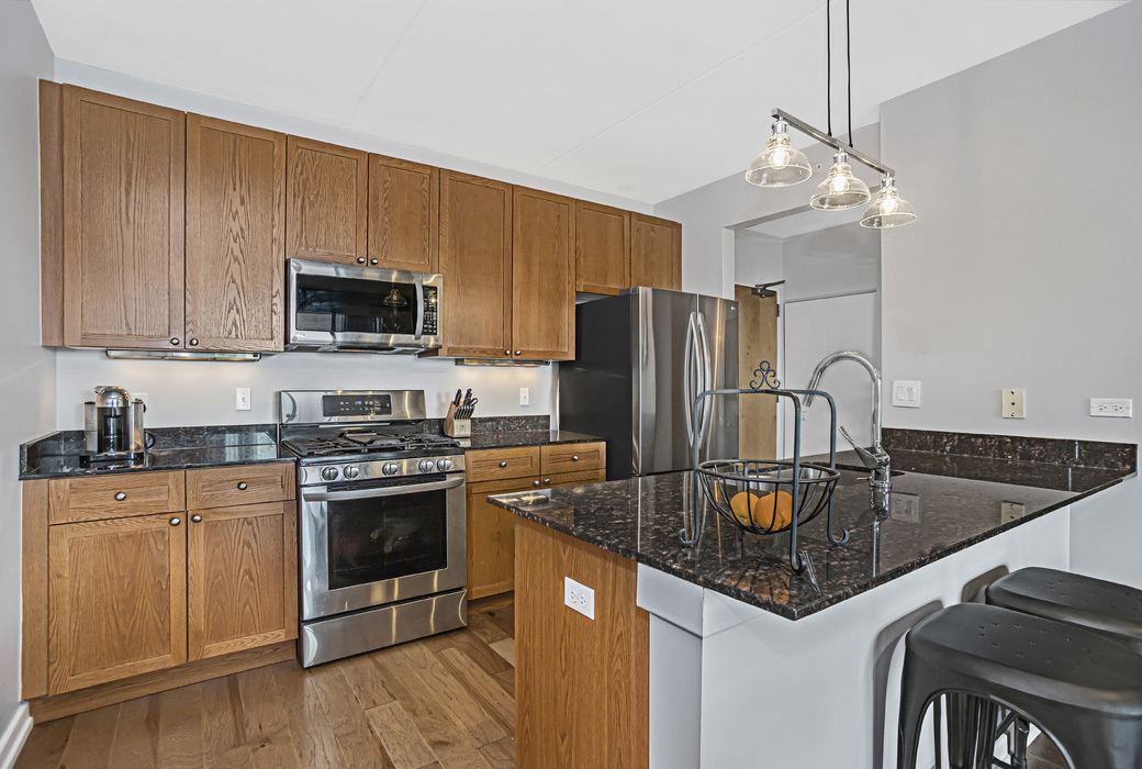 900 CHICAGO Avenue Unit: 415