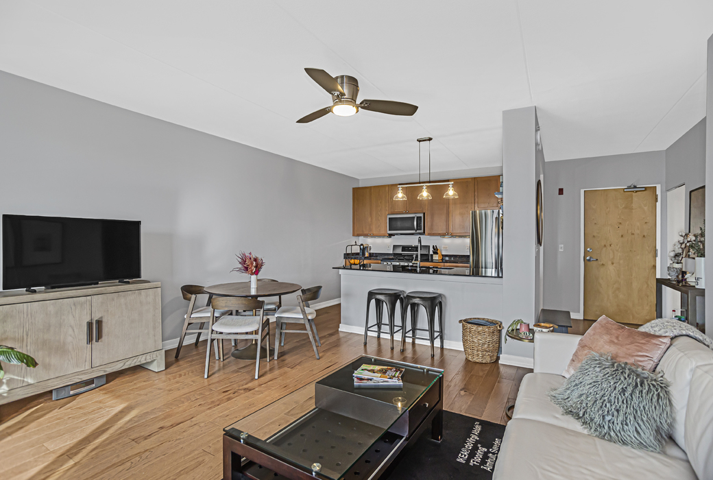 900 CHICAGO Avenue Unit: 415