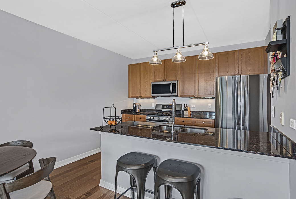 900 CHICAGO Avenue Unit: 415