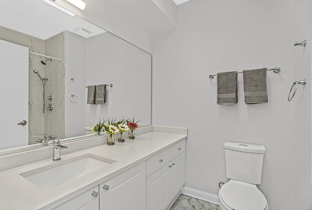 1421 Sherman Avenue Unit: 605