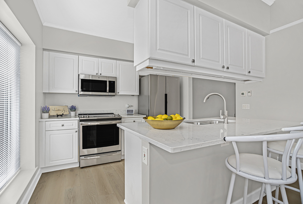 1421 Sherman Avenue Unit: 605