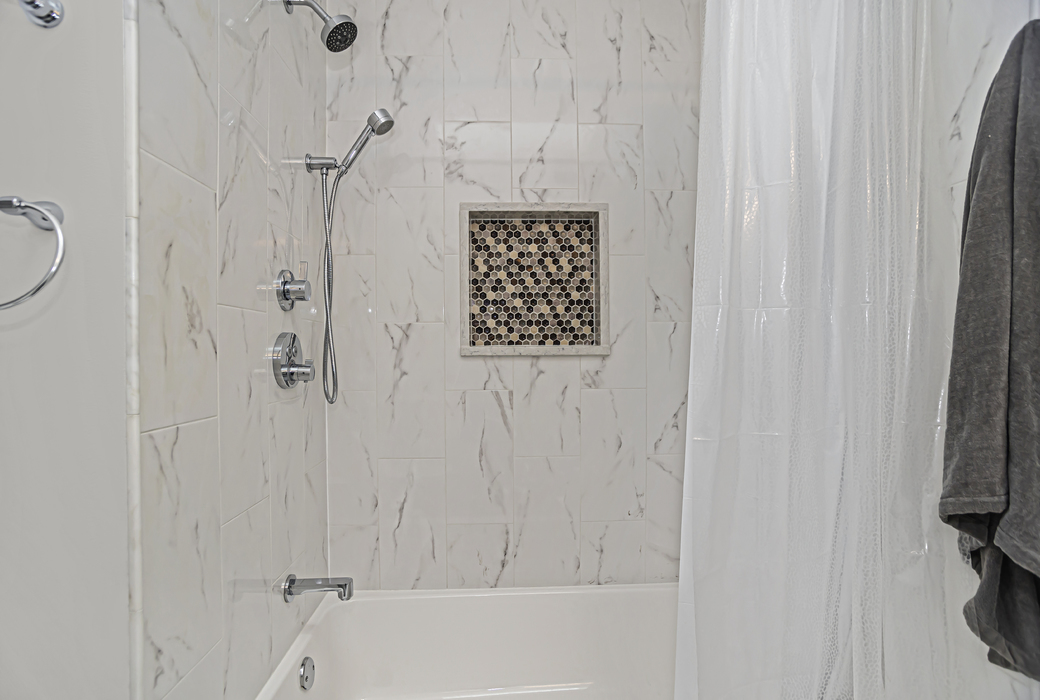 1421 Sherman Avenue Unit: 605