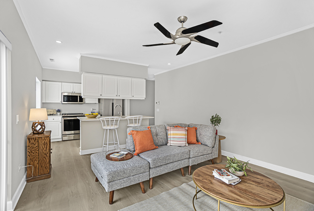 1421 Sherman Avenue Unit: 605