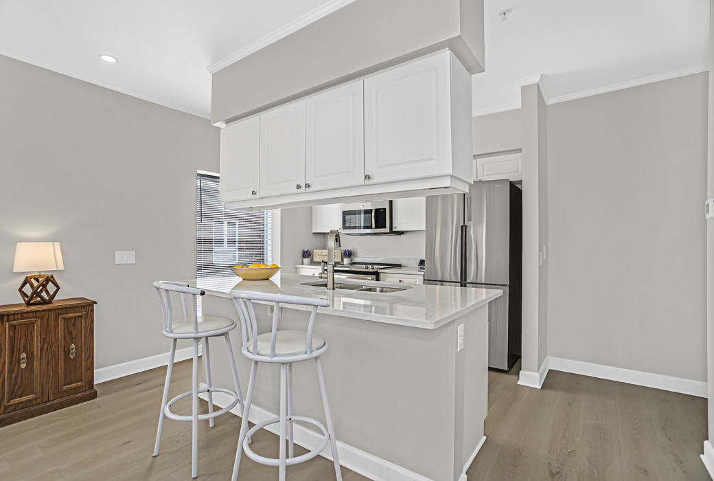 1421 Sherman Avenue Unit: 605