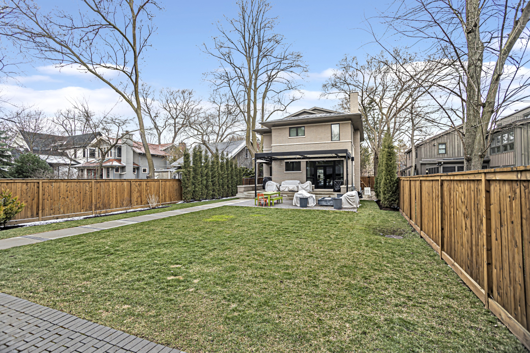2014 LINCOLN Street
