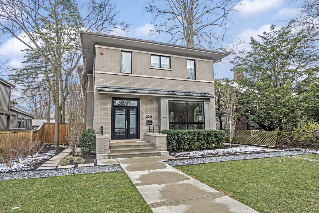 2014 LINCOLN Street