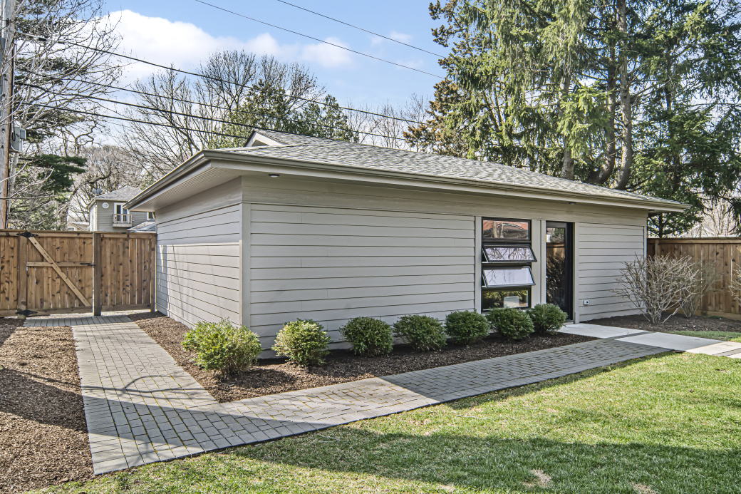 2014 LINCOLN Street
