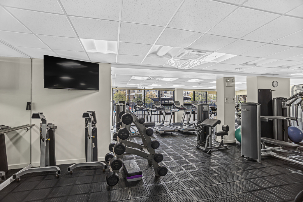 3930 N PINE GROVE Avenue Unit: 709