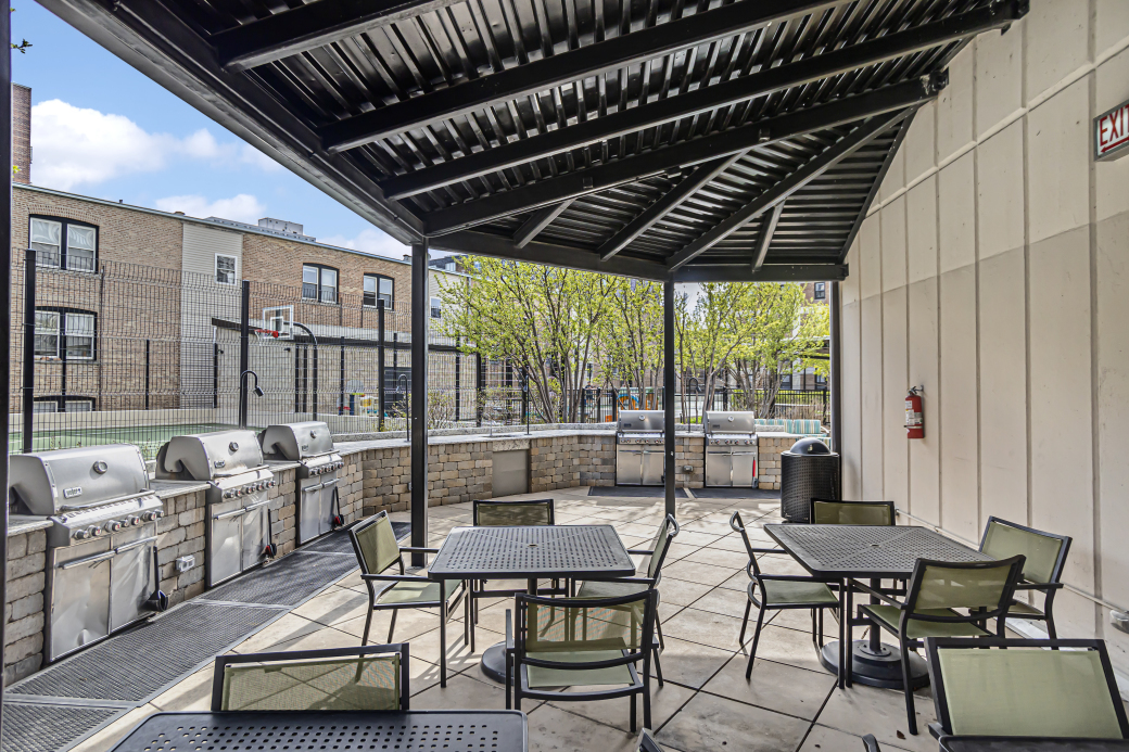 3930 N PINE GROVE Avenue Unit: 709