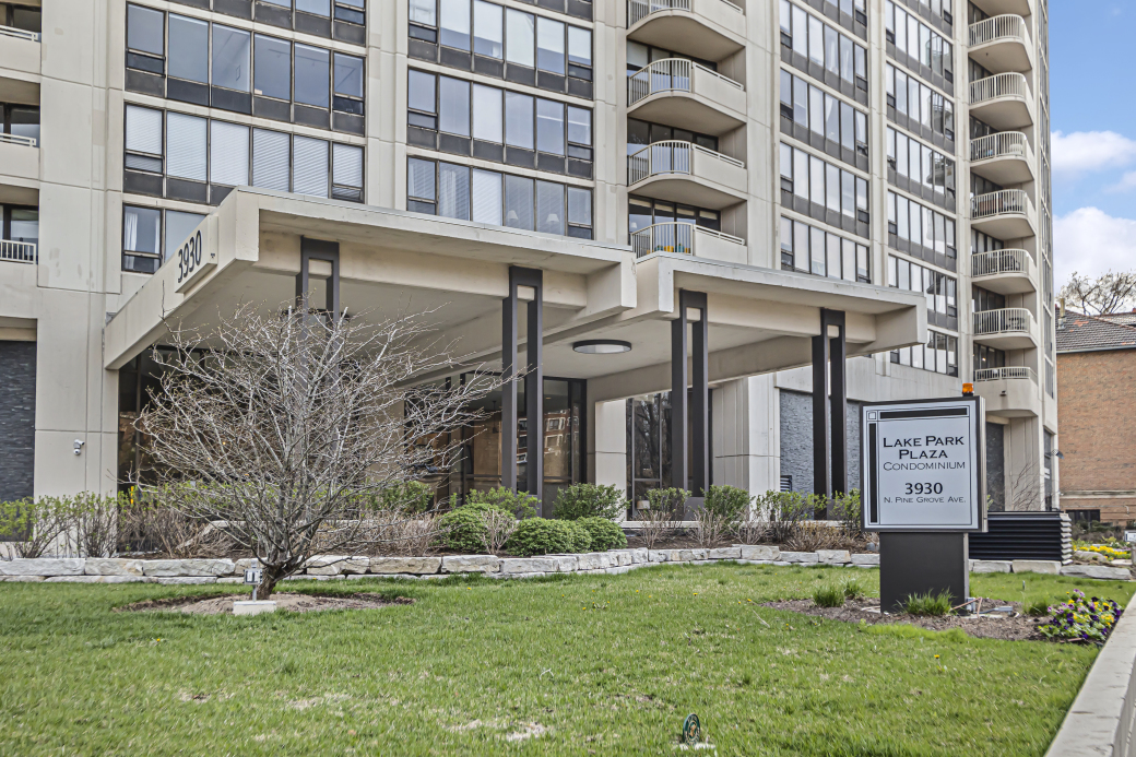 3930 N PINE GROVE Avenue Unit: 709