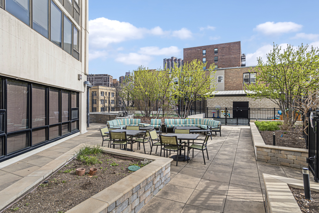 3930 N PINE GROVE Avenue Unit: 709