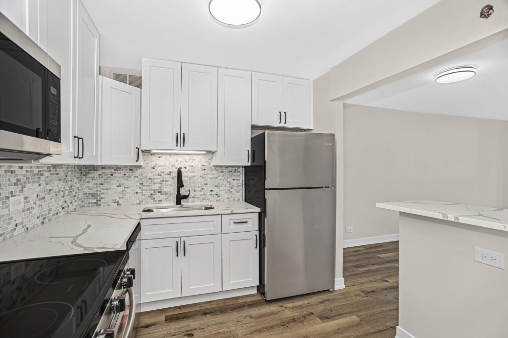 3930 N PINE GROVE Avenue Unit: 709