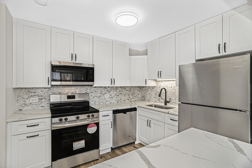 3930 N PINE GROVE Avenue Unit: 709