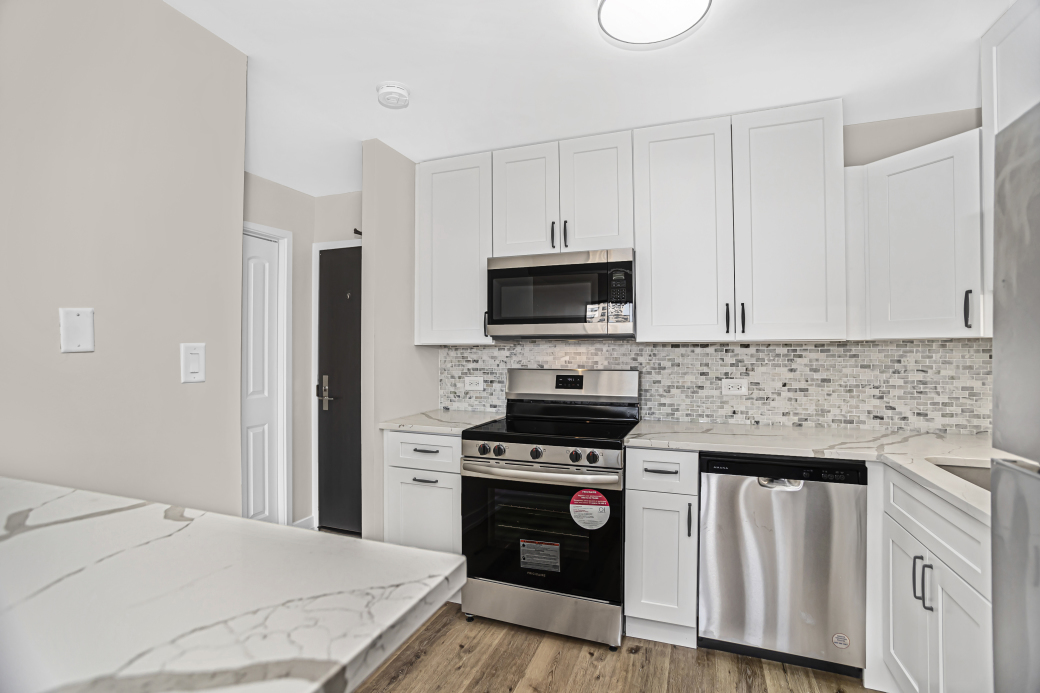 3930 N PINE GROVE Avenue Unit: 709