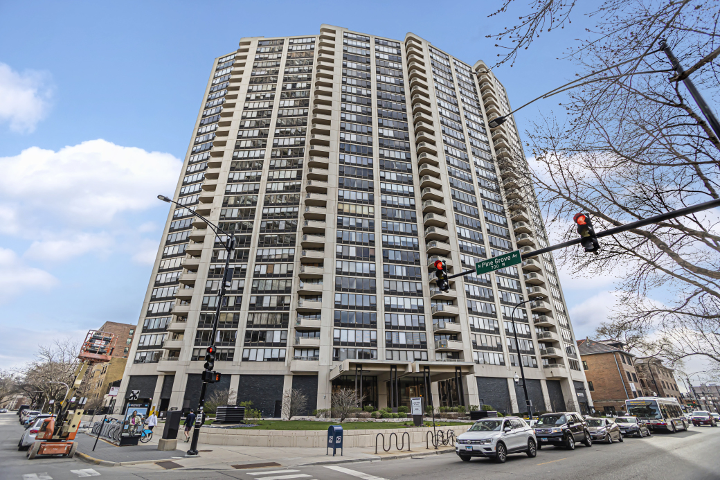 3930 N PINE GROVE Avenue Unit: 709