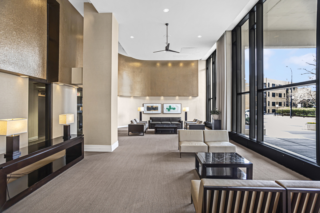 3930 N PINE GROVE Avenue Unit: 709